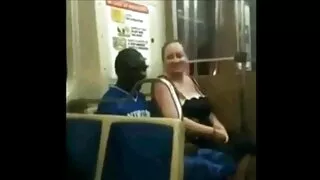 Menina com cabelos longos tem quero ver vídeo pornô das coroas que chupar o pau