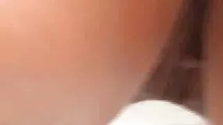 Uma miúda gira chupa e masturba a pila filmes pornos maduras da sua amada