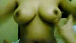 Bunda gorda vídeo pornô com mulheres de 60 anos dedilhado buceta com vibrador na cadeira