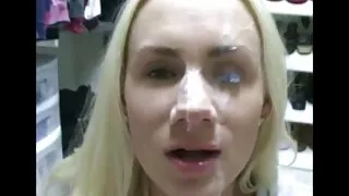 Menina bonita monta um vídeo pornô com coroas preto do cliente Pau