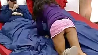 A miúda russa bebeu filmes pornos de coroas gratis chá e sentou-se na pila do tipo