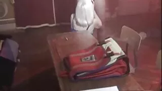 Loira esbelta deu um boquete em um homem vídeo pornô de velha gostosa barbudo