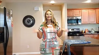 Doce bebê com vídeo pornô com as coroas brasileiras rosa vibrador pleasuring bichano