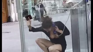 Menina eroticamente exposto seu corpo assistir vídeo pornô de coroas