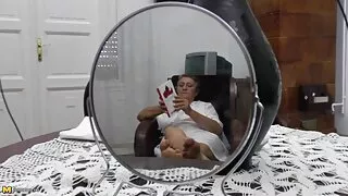 Garota fodida na frente do namorado com vídeo pornô com coroas negras seu amante