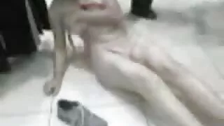 Um vídeo de pornô com as coroas tipo experiente filmou uma menina prostituta para a festa