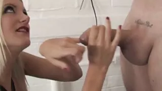 Gostosas se revezam montando o filme pornô de mulher de 60 anos falo de um amigo em comum