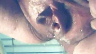 Cara alegre gentilmente fodido em filme pornô mulher de 60 uma cadeira menina bonita