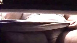 O dono porno coroas caseiros de um buraco lascivo agachou-se num galo preto