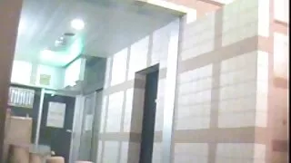 Com tesão cara brincando com girlfriend's vídeo pornô das coroas bichano