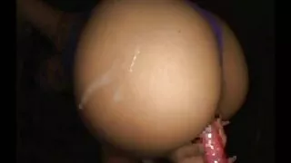 Esbelta princesa toca vídeo pornô das coroas de 50 anos buceta rosa com os dedos