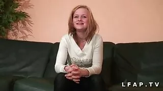 Loira linda deepthroats Pau vídeo pornô de coroas gostosas completamente