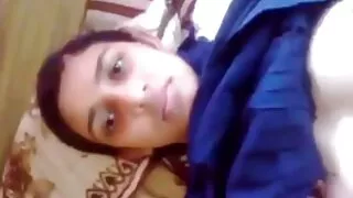 Linda rapariga masculina fodida pelo vídeo pornô com coroas cu