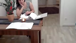 Os jovens fizeram sexo violento videos pornos coroas ao ar livre e não hesitaram
