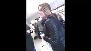 Um homem negro tem videos pornos coroas rabudas um grosso ébano Estilo cachorrinho com um big booty