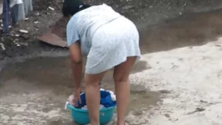 Menina bonita decidiu chupar o pornor com velhas pênis do amante
