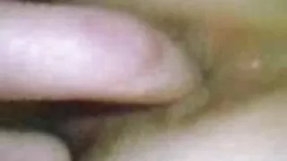 Ele alimenta o pau de vídeo de pornô das coroas duas meninas esbeltas apaixonadas