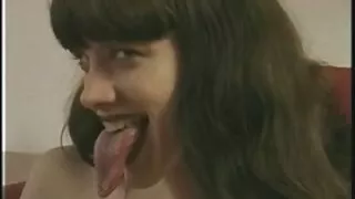 Lambeu pimenta homens insere vídeo pornô com coroas brasileiras na Buceta Raspada