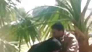 Atraente loira com óculos deu o cara para foder-se vídeo pornô só as coroas gostosas