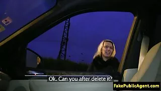 Muito animado gata se masturba vídeo de pornô das coroas e faz xixi