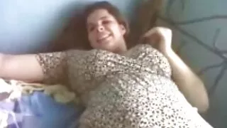 Encantador e jovem em vídeo pornô com as coroas dois concordaram sem problemas